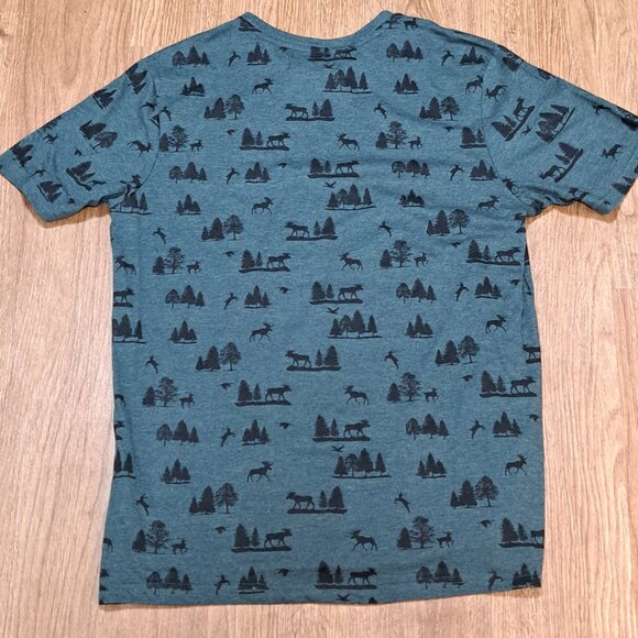 Free Planet Moose, Elk, Deer Print Pattern Green Shirt Men's Size Large - Picture 6 of 6